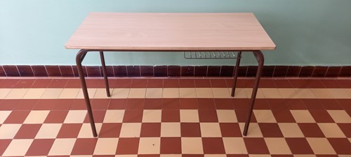 Nabídka starších lavic a židlí k odkoupení