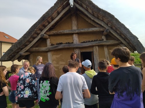 Šesťáci navštívili Archeopark ve Všestarech
