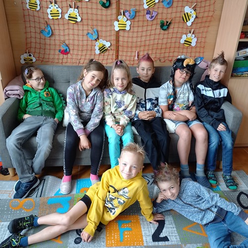 Den šílených účesů