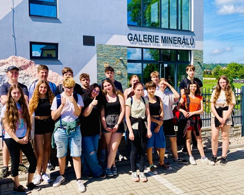 Galerie minerálů s 9.