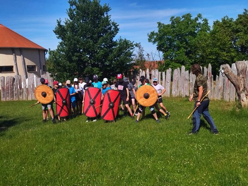 Šesťáci navštívili Archeopark ve Všestarech