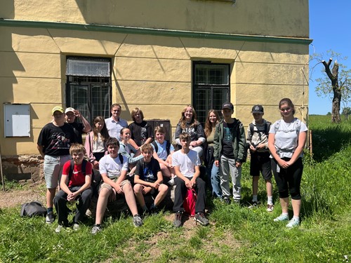 7.B navštívila Archeologické muzeum v přírodě v Uhřínově