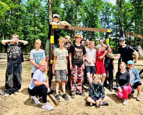 Přežít, přestřílet a přeplavat